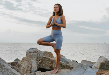 meditatioin-stretch-womens-empowerment